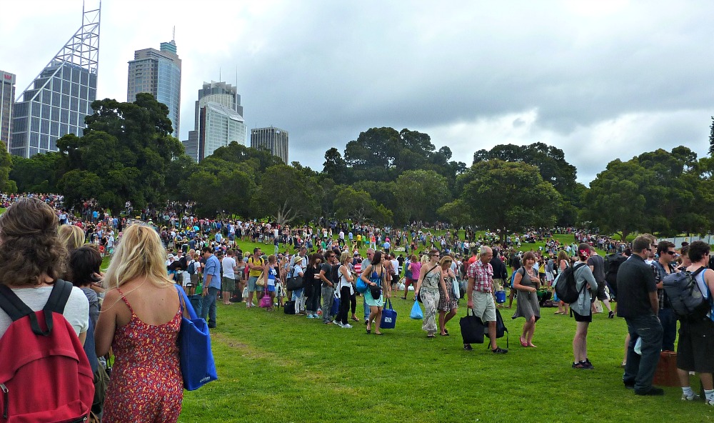 Sydney NYE Queue at Mrs Macquarie's Point 