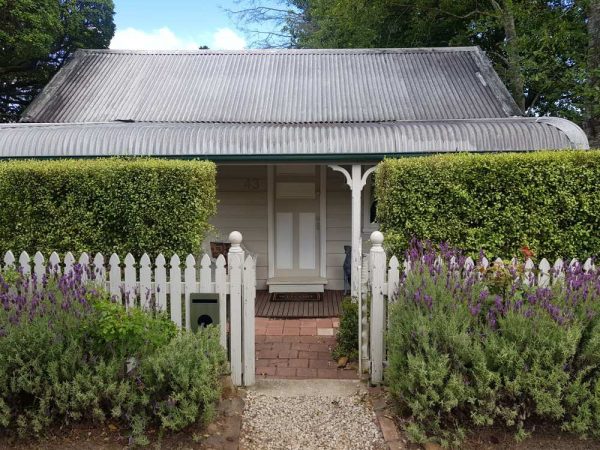 Cottage with country garden Blackheath Blue Mountains 