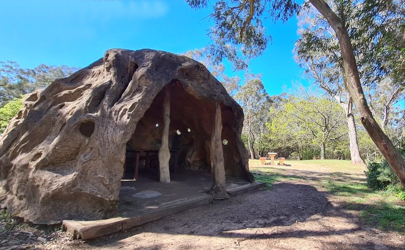 Historic Blue Mountains Picnic shelter at Gordon Falls