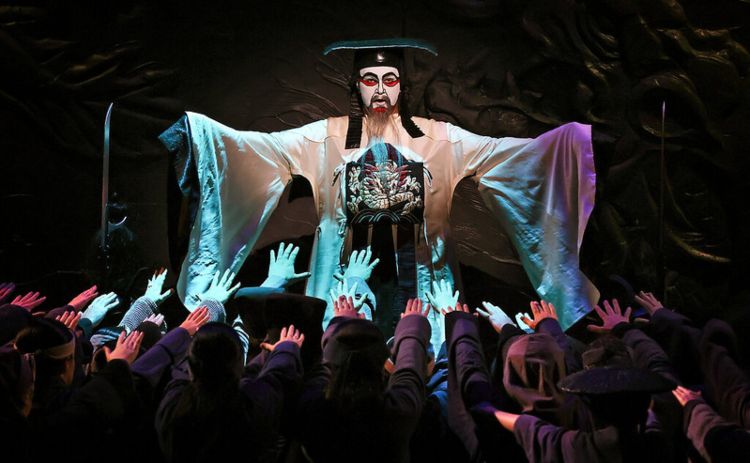 Alexander Sefton as Mandarin in Opera Australia’s 2022 production of Turandot at the Sydney Opera House  Photo 