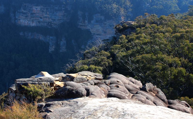 Rocky ledge near sublime point in Leura