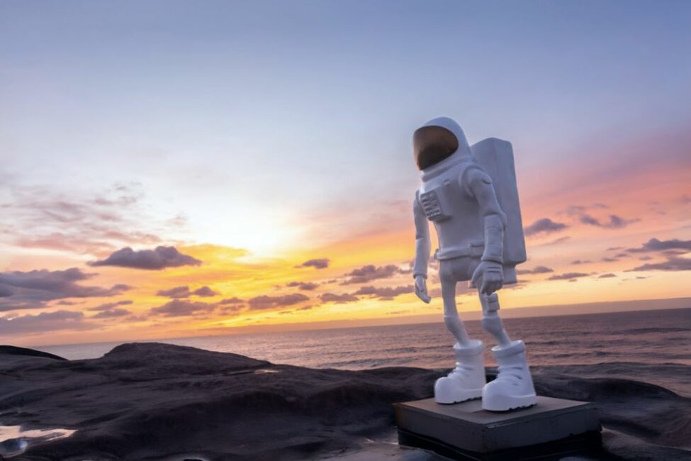 sculpture of astonuat on a cliff in sydney