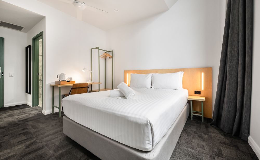 Private Queen ensuite Sydney YHA Central
