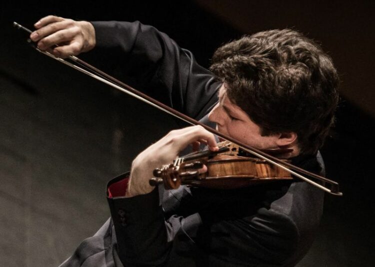 Augustin Hadelich performs Mendelssohns Violin Concerto Credit: Luca Valentina