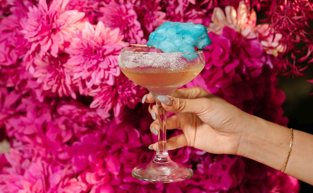 United's Fairy Floss Fizz. This drink pairs sparkling wine with a cloud of fairy floss, available in four flavours: blue raspberry, green sour apple, pink watermelon, and purple berry crunch.