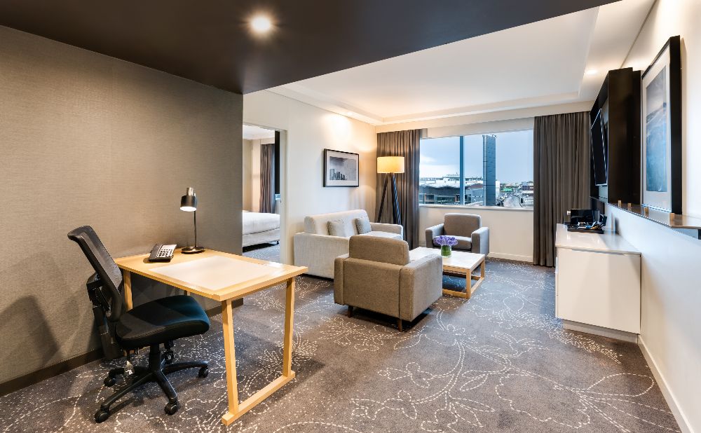 Park Royal Darling Harbour suite