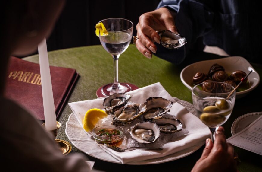 Oysters and drinks at Parlour happy hour