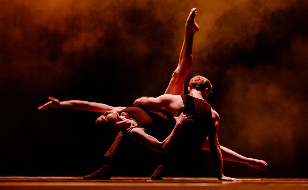 2 dancers from Triptych at the Australian Opera House