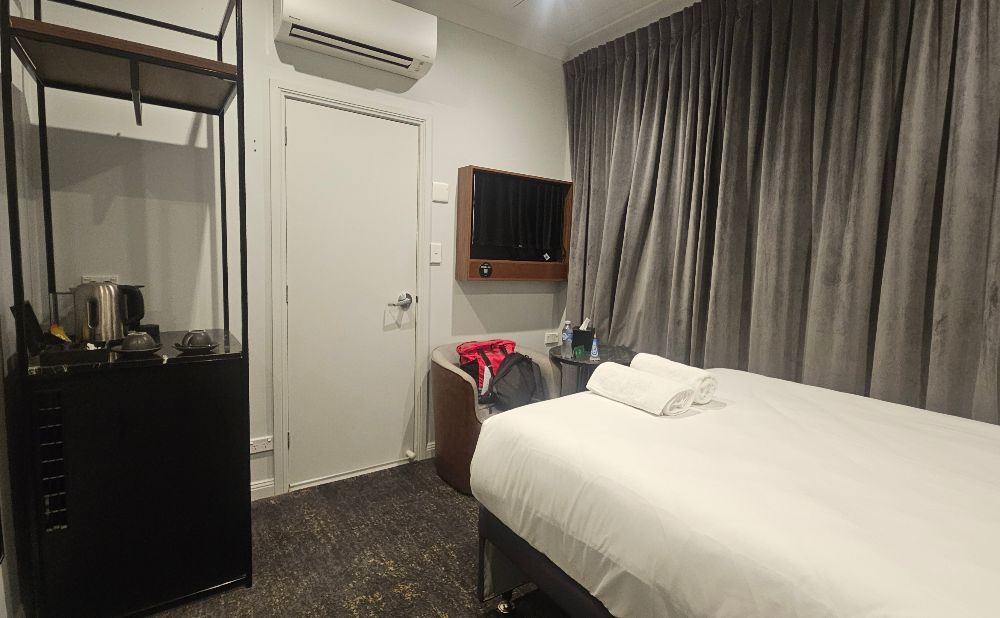 Veriu-Budget-hotel-Sydney-Central Micro room 