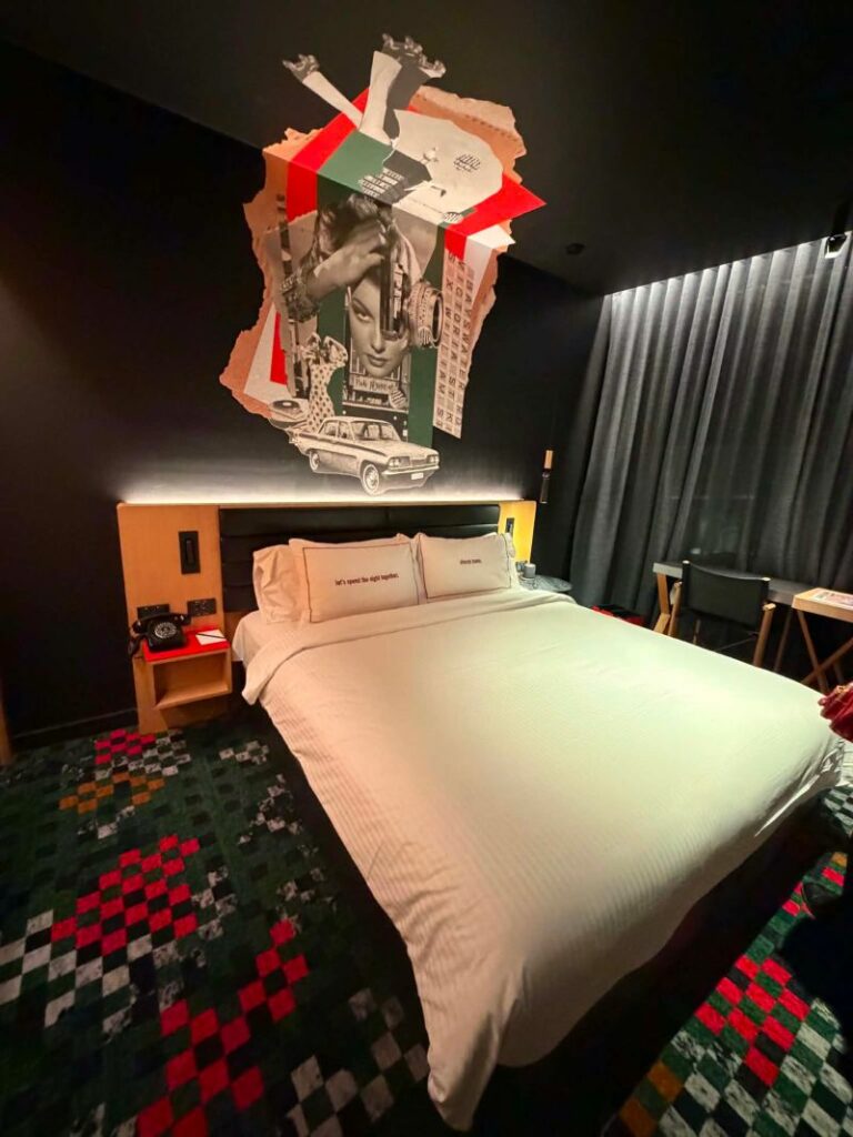 25hours Hotel Sydney The Olympia hotel room
