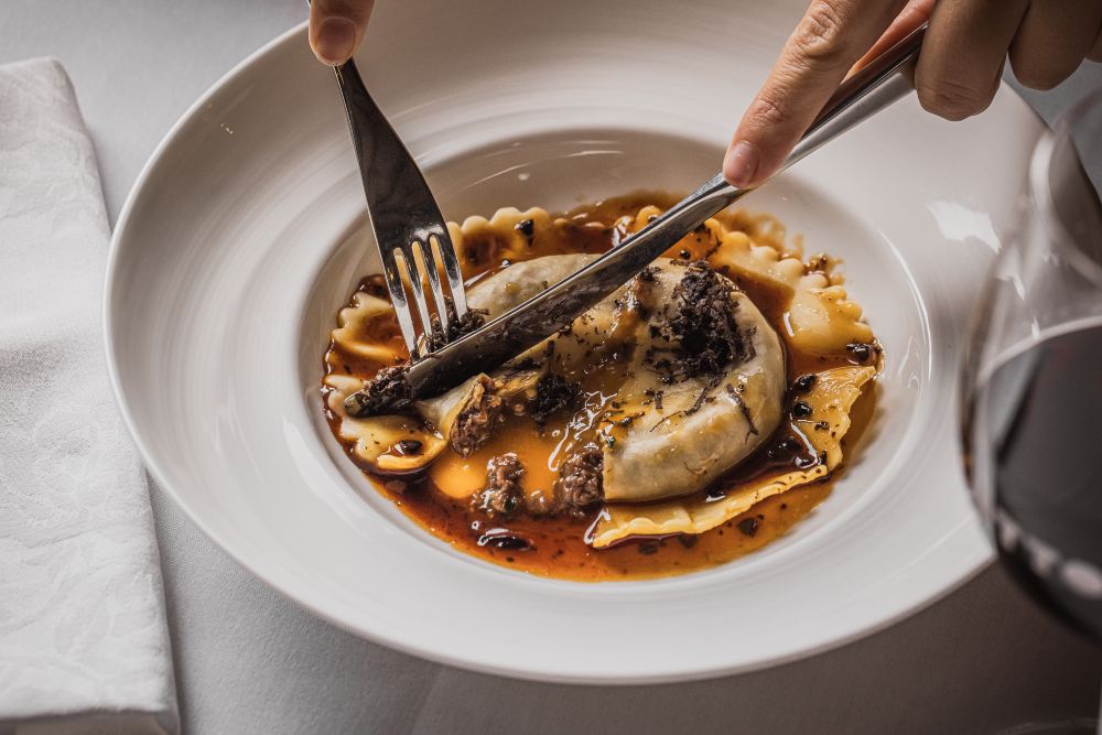 Braised Wagyu shin, truffle & and egg yolk - Trent van der Jagt-6706