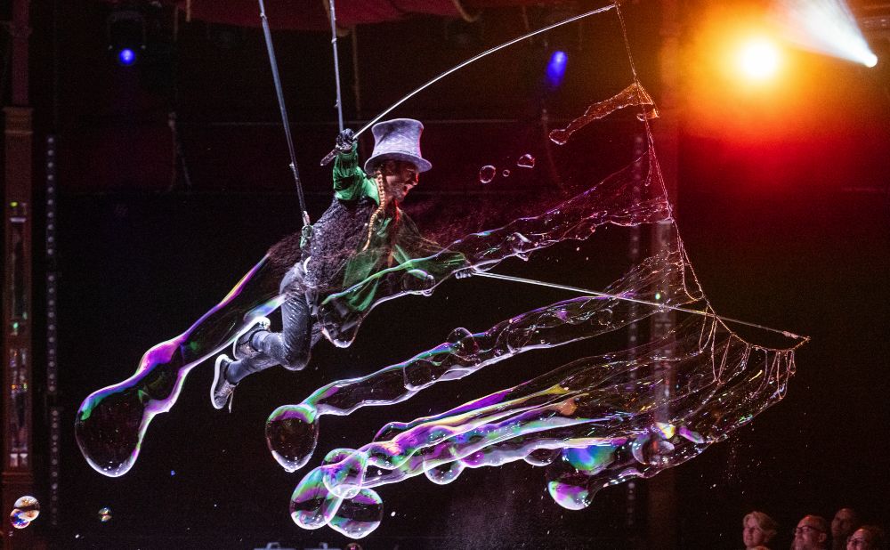 The Flying Bubble show