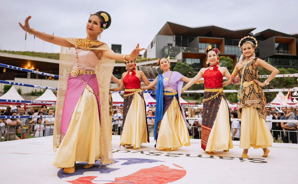 Thai dancers at Tumbalong Park