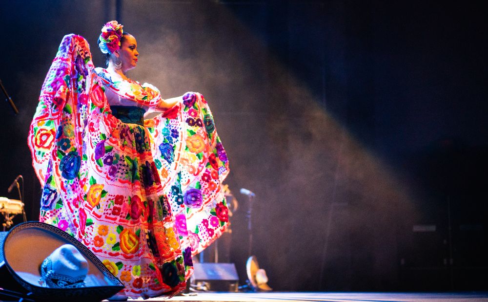 Performer from Viva Mexico: Day of the Dead Spectacular